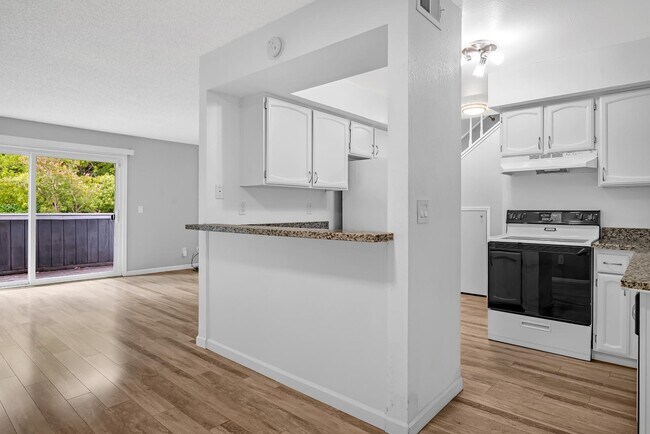 Building Photo - 165 Oddstad Dr