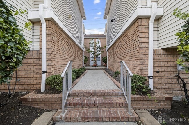 Building Photo - 1606 Madaline Dr