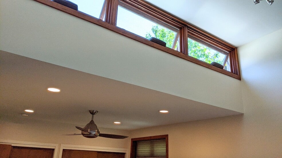 Building Photo - 1416 Hinman Ave