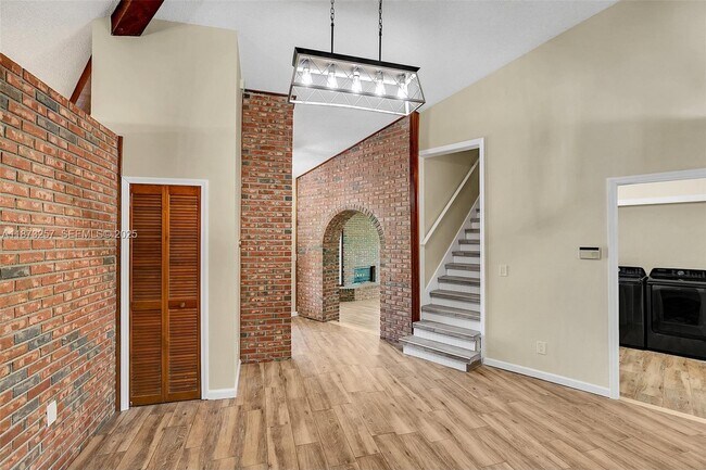 Building Photo - 1785 Lisa Ln