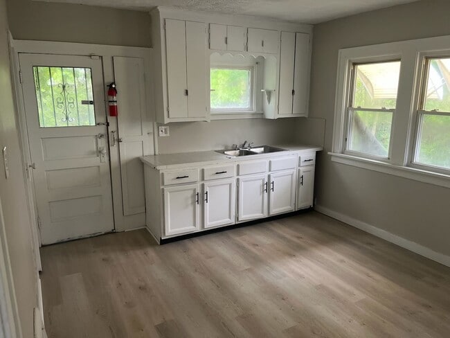 Building Photo - Newly updated home for rent!