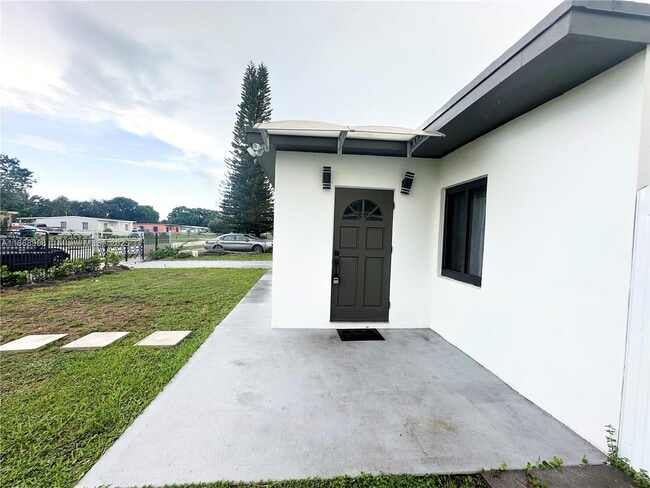 Building Photo - 16450 NW 23rd Ct