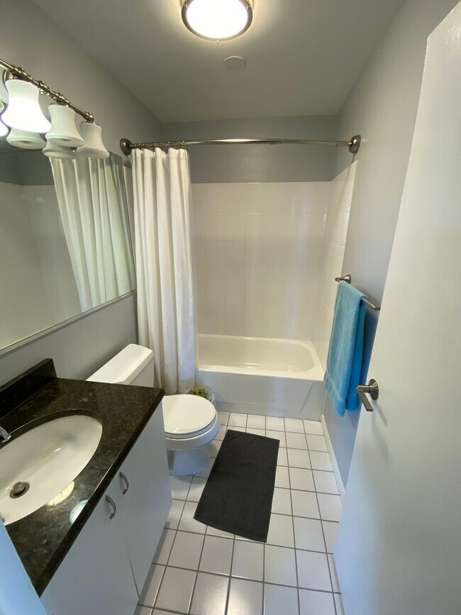 Building Photo - 2700 N Hampden Ct