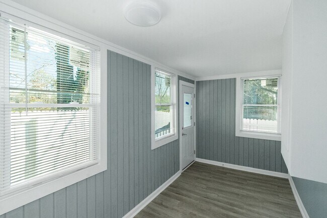 Building Photo - Don’t Miss Out! Look, Lease, and Live Spec...