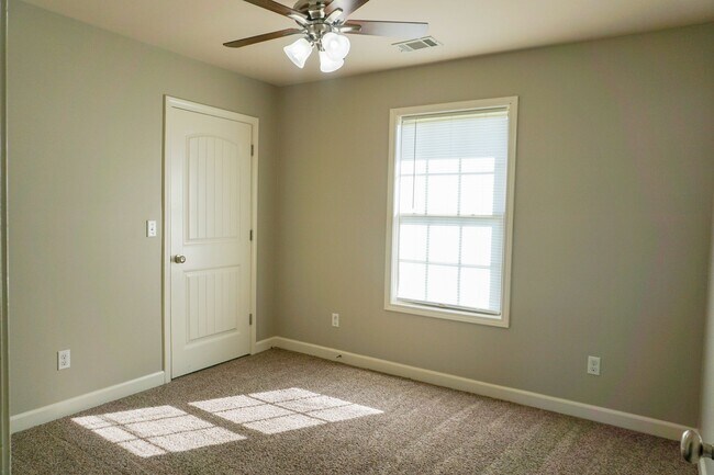 Building Photo - 233 CR 416