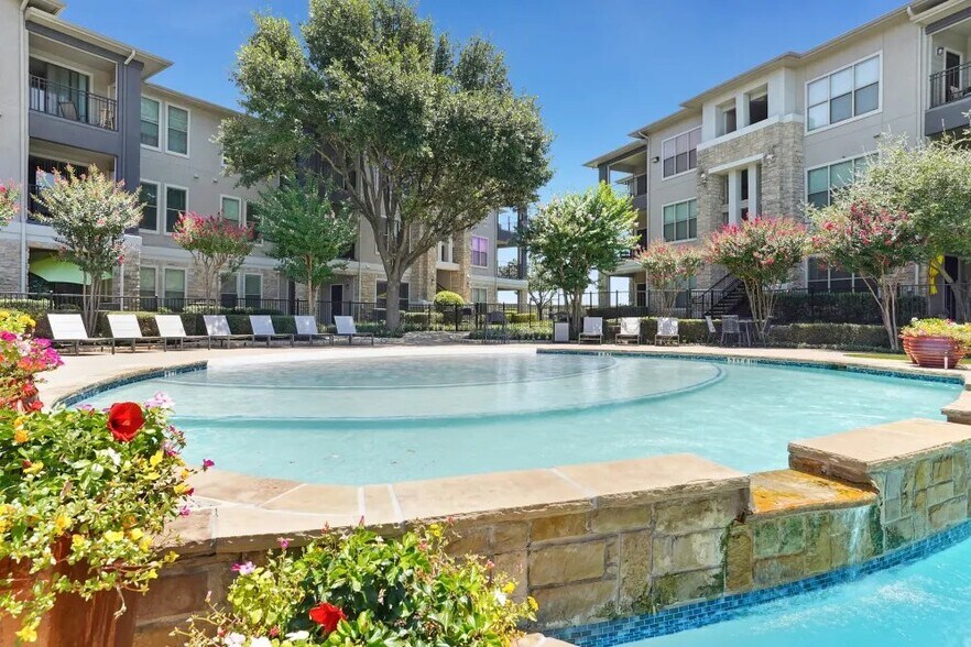 Building Photo - 7301 Oakmont Blvd