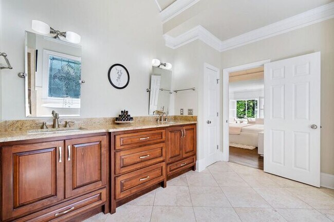 Building Photo - 7015 Blackthorn Ln