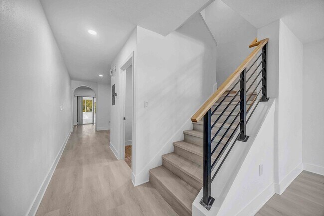 Building Photo - 2 Bedroom and 2.5 Bathroom Townhouse