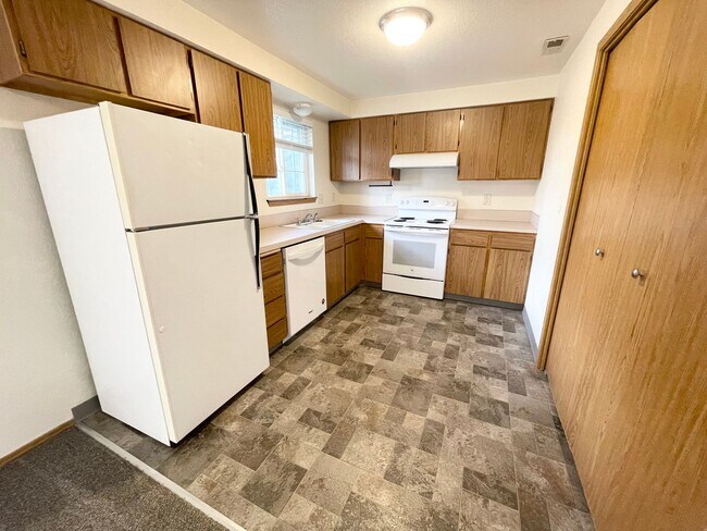 Building Photo - Beautiful 2 Bedroom 1 Bath Apartment- Close to BSU