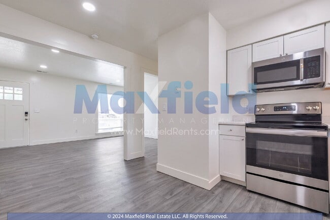 Building Photo - North Salt Lake 2 BD 1 BA Only $500 Deposit - Upper Level - Brookside Lofts Unit 7
