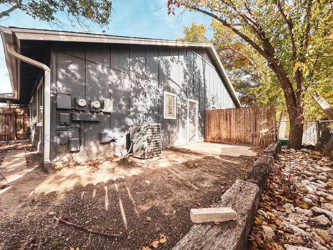 Building Photo - 1815 Gracy Farms Ln