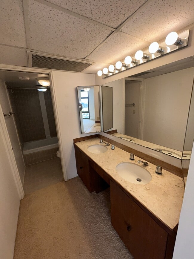 Building Photo - 1650 Ala Moana Blvd