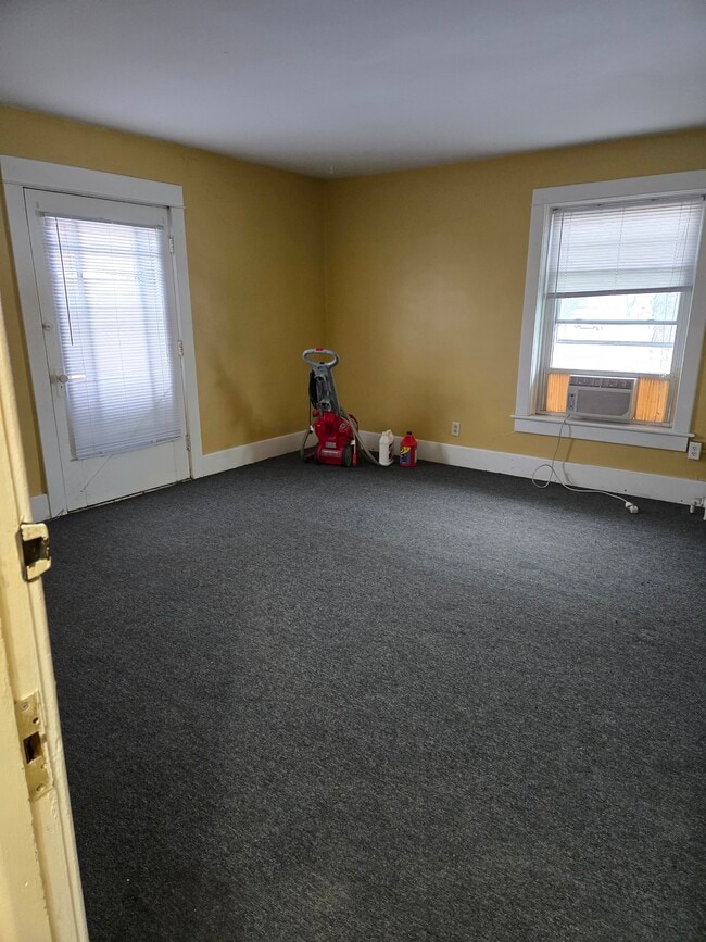 Building Photo - 720 Broad St