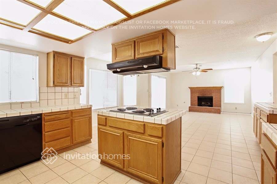 Building Photo - 610 E Eldorado Ln