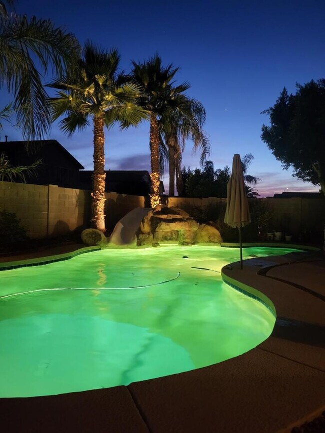 Building Photo - 8213 W Quail Ave