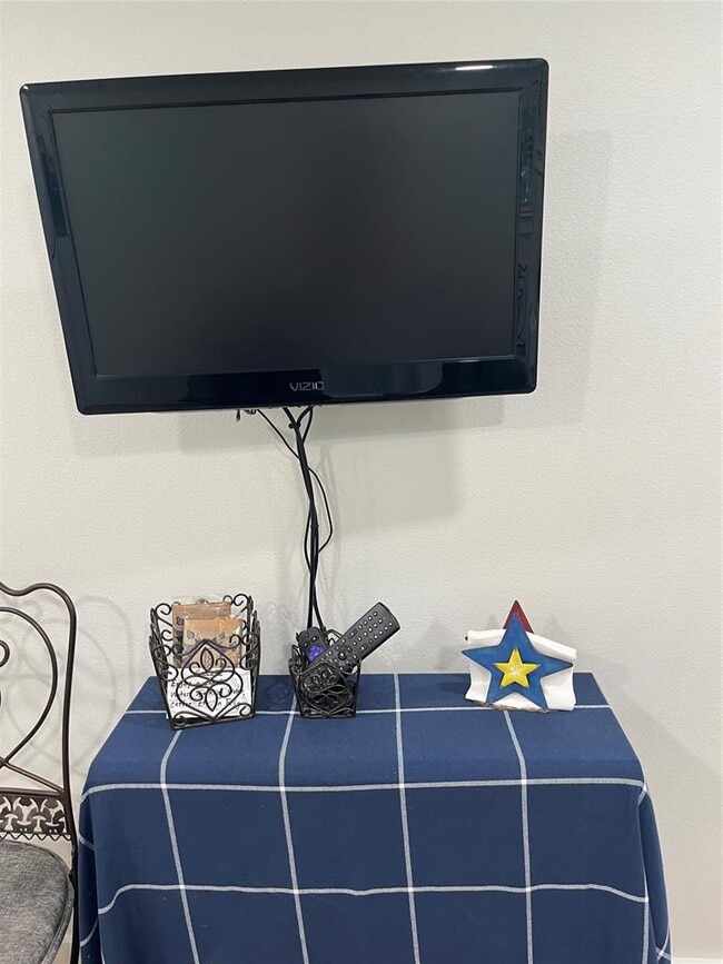 Building Photo - 165 Ranchette St