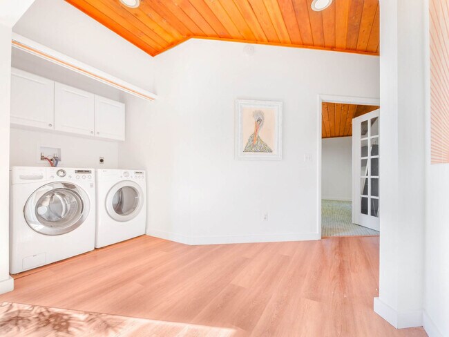 Building Photo - 5537 Pelican Way