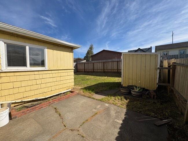 Building Photo - 3 Bed 1 Bath