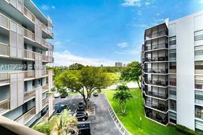 Building Photo - 3401 N Country Club Dr