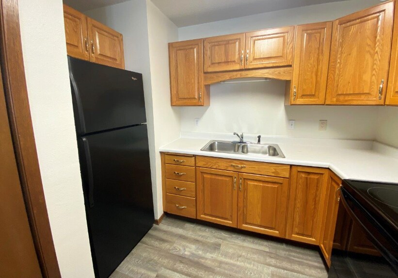 Building Photo - 1411 W Elm Ave