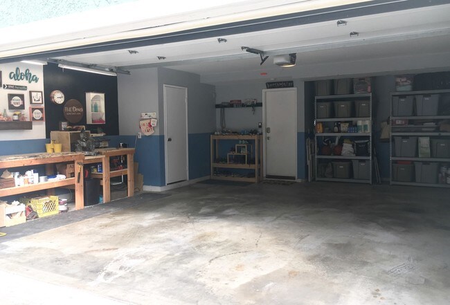 Building Photo - 9218 Palm St