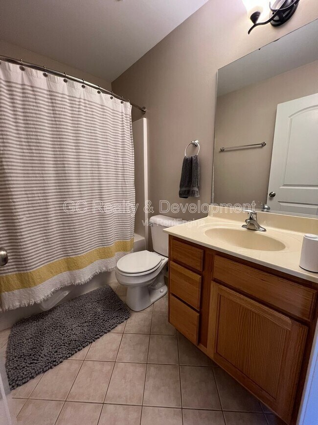 Building Photo - 112 Lakeshore Dr