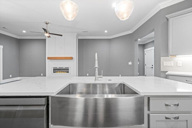 Building Photo - Pet Friendly in Sango!