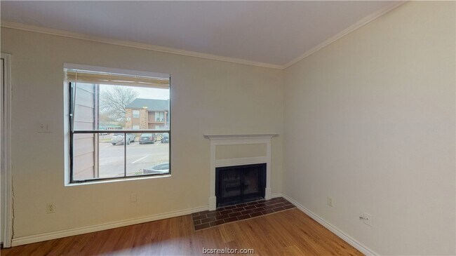 Building Photo - 904 University Oaks Blvd