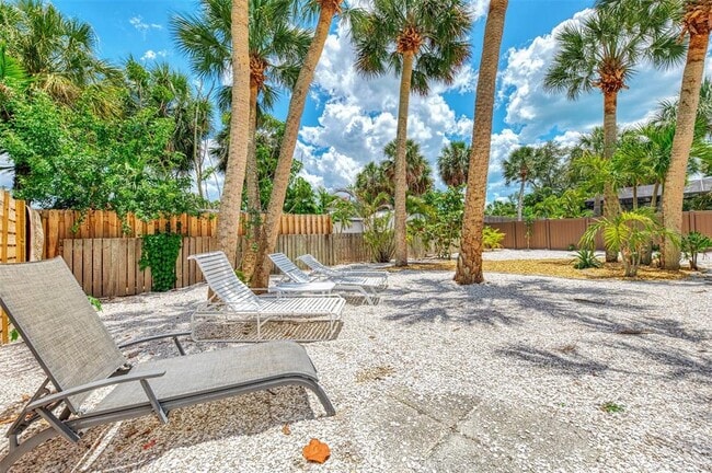 Building Photo - 5253 Avenida Del Mare