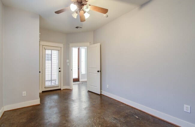 Building Photo - 517 Fowler St