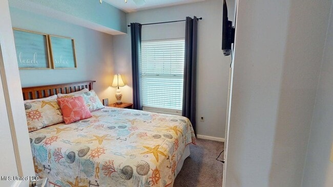 Building Photo - 2228 Beach Dr