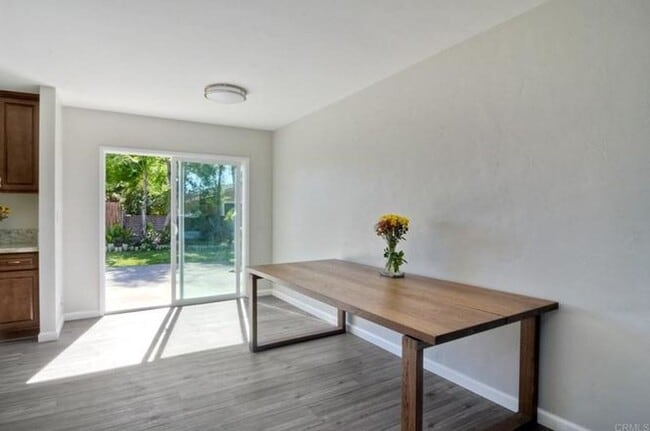 Building Photo - Spacious 5-Bedroom Home on Quiet Cul-de-Sa...