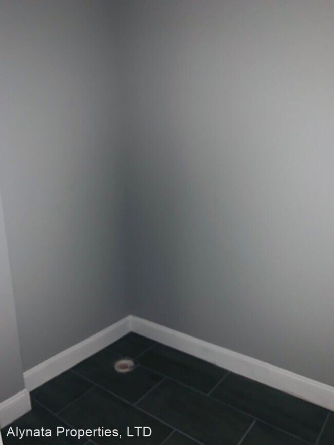 Building Photo - 85-87 E Innis Ave