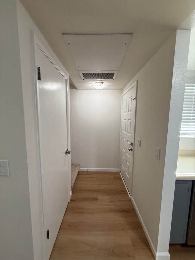 Building Photo - Westland Estates 2 Bedroom 2.5 Bathroom Condo