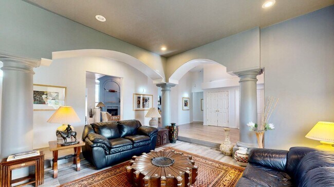 Building Photo - Move in Special Luxury 4 bedroom 4.5 bathr...