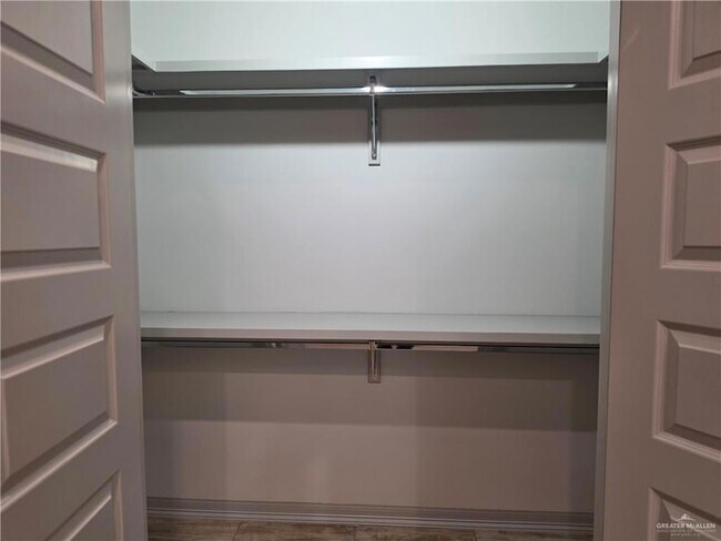 Building Photo - 5804 Nightingale Ave