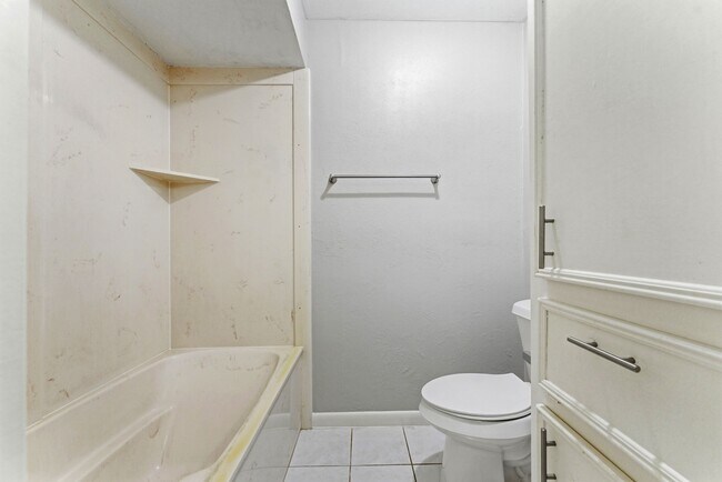 Building Photo - 18 Panorama Dr