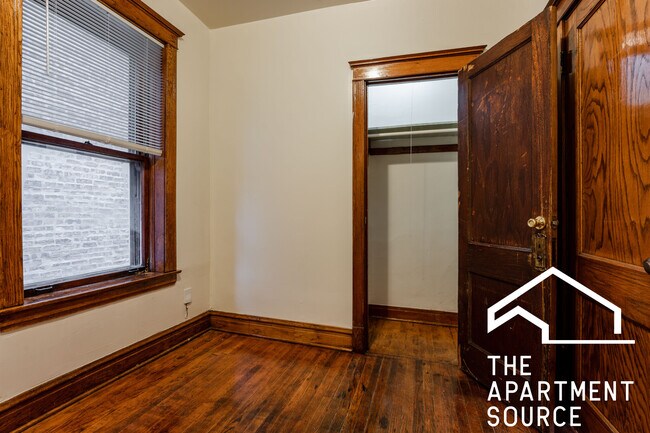 Building Photo - 2014 N Kedzie Ave