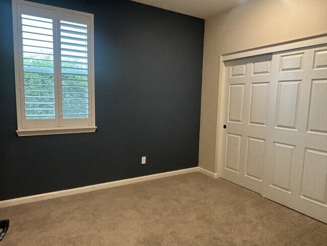 Building Photo - 608 Somerset Way