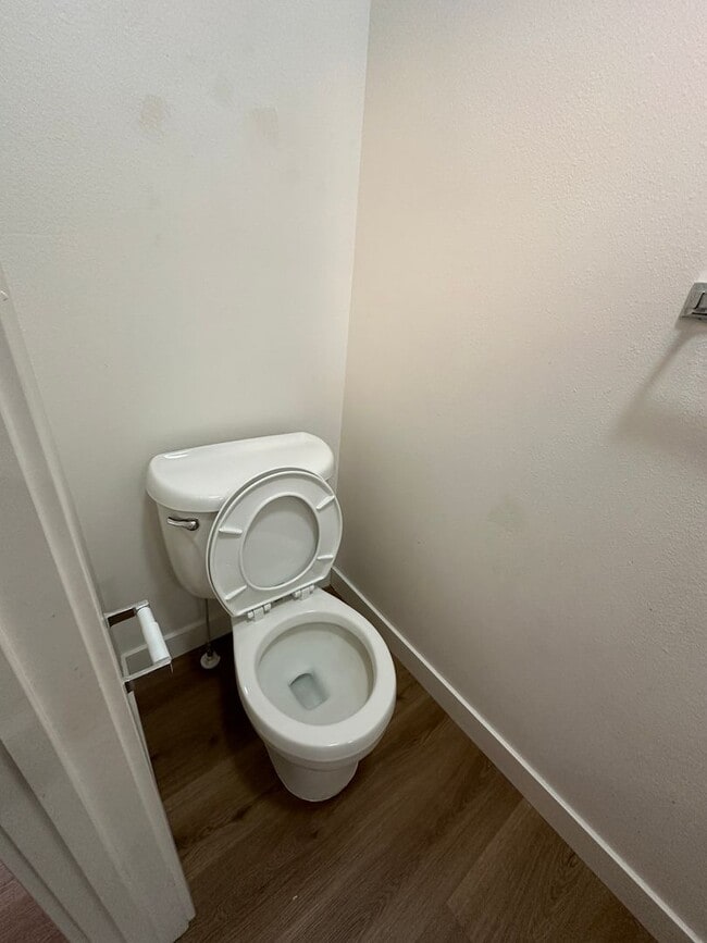 Building Photo - Discover Modern Comfort at The Meadows: Month-to-Month Lease!