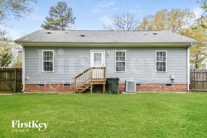 Building Photo - 203 Bingham St