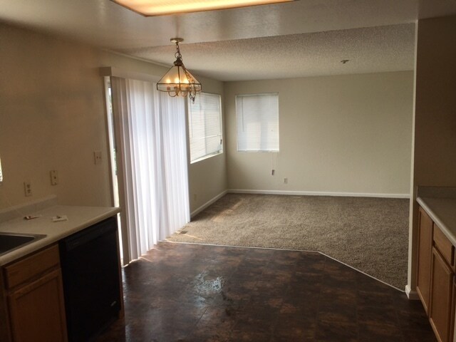 Building Photo - 6900 Calusa Ct