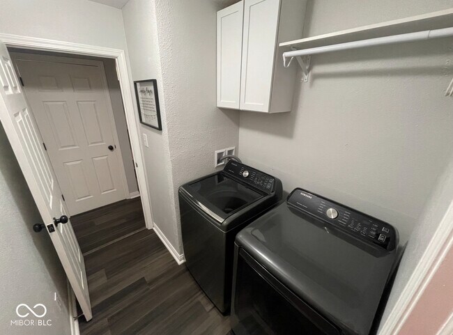 Building Photo - 3020 Skylar Ln