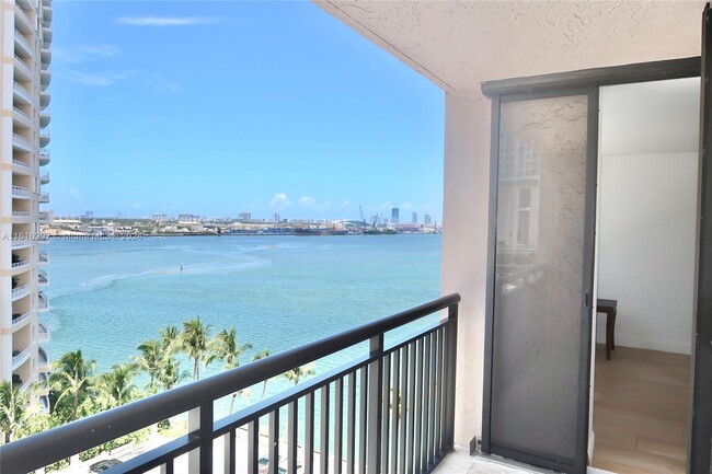 Primary Photo - 540 Brickell Key Dr
