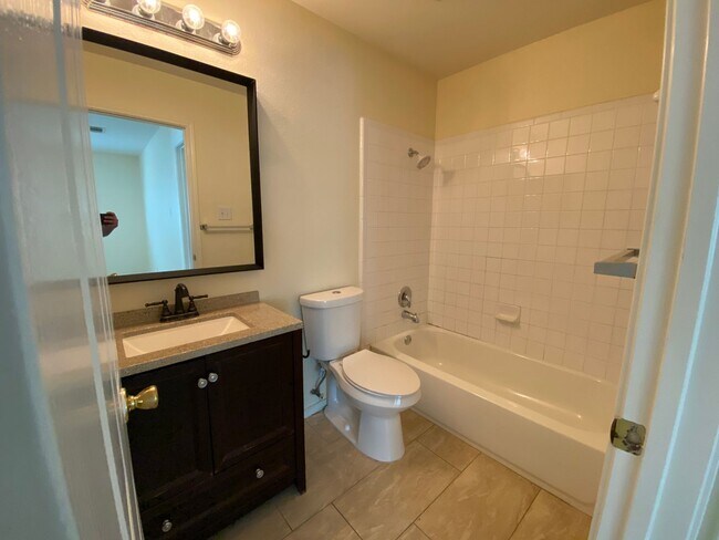 Building Photo - Spacious 4-Bedroom Home for Rent in Encino...