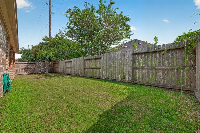 Building Photo - 24311 Piazza Dr