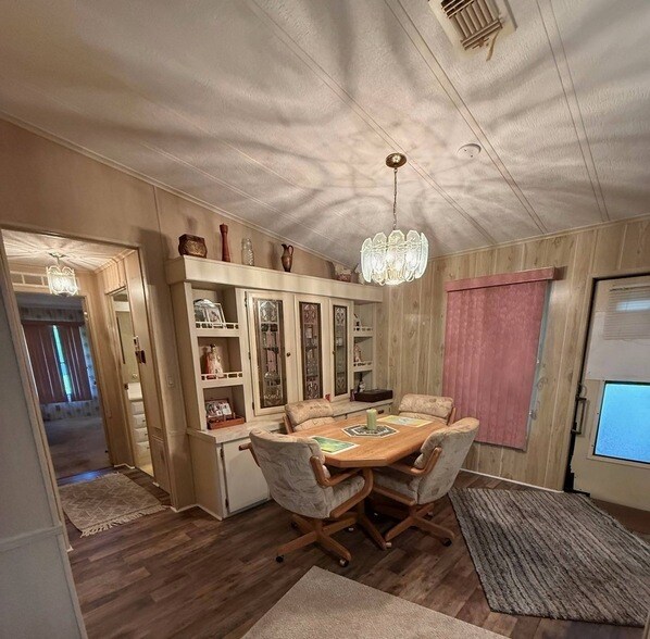 Building Photo - 128 Needle Palm Ln