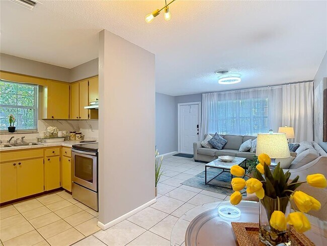 Building Photo - 137 Southeast Jefferson Cir N