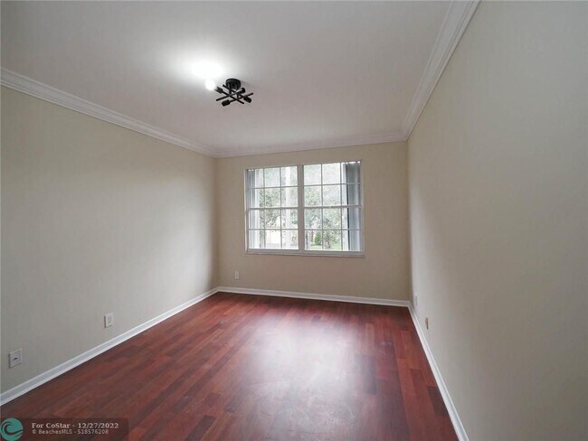 Building Photo - 10764 Lenox Rd