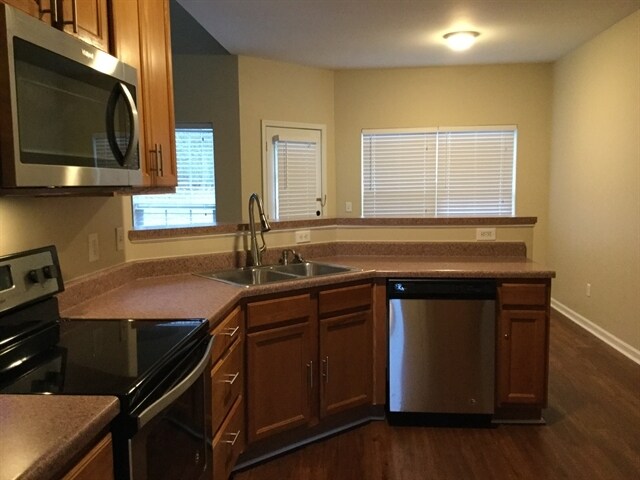 Building Photo - 204 Annesbury Ln